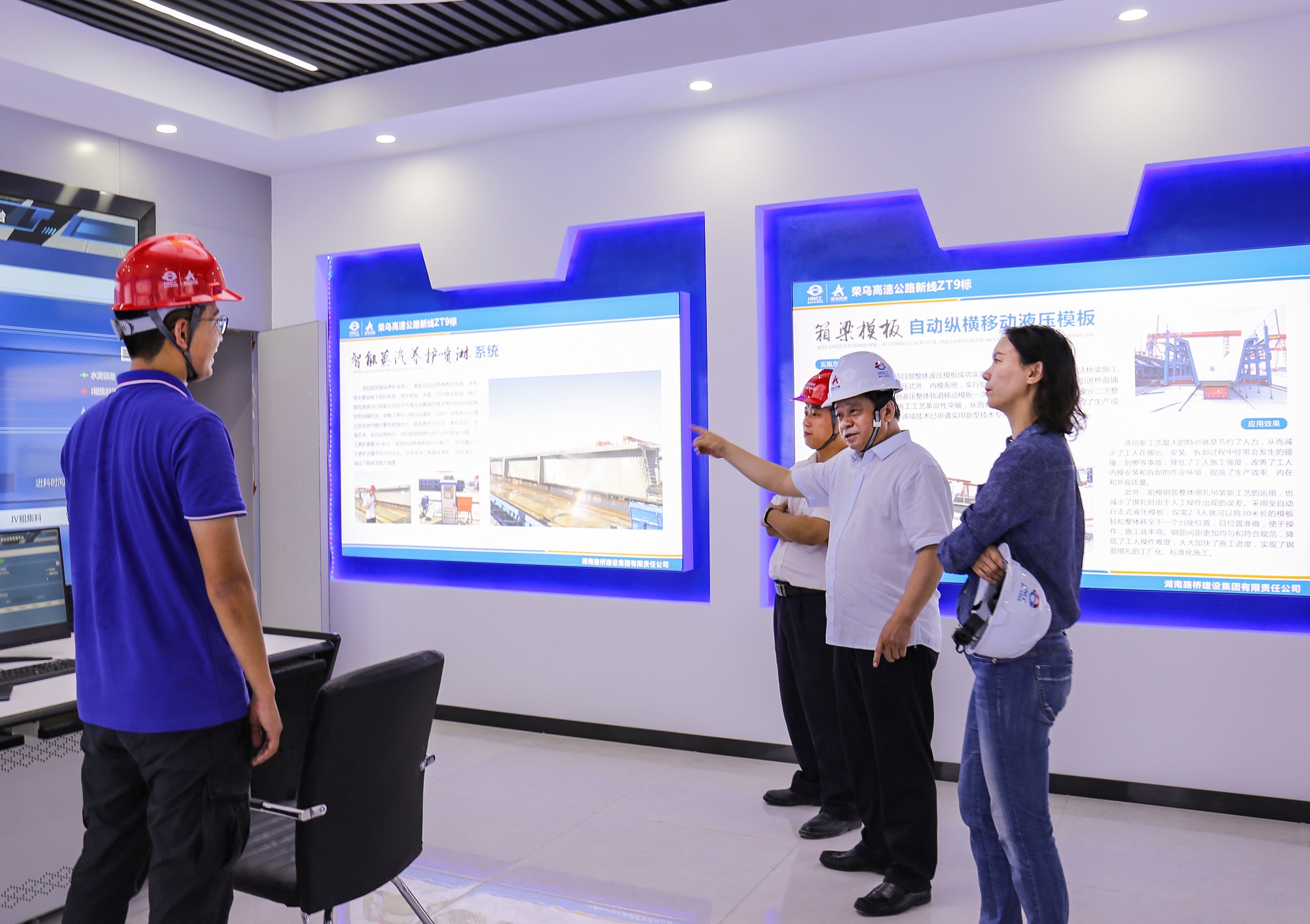 5、申生光一行參觀BIM技術(shù)室 _副本.jpg