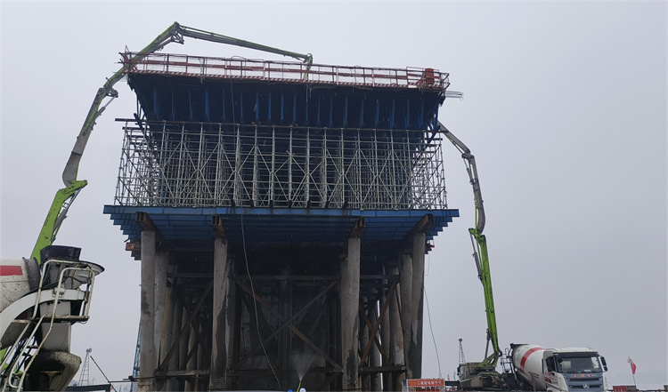 主墩11號墩0號塊第一?；炷翝仓?jpg