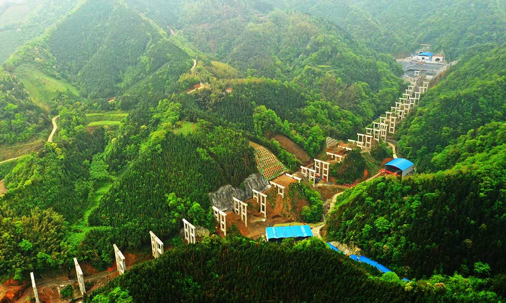 修建中的張官高速。資料圖